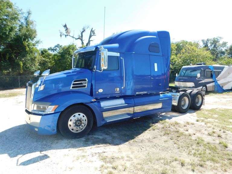 2019 Western Star 5700 XE Set Back Axle w/Sleeper