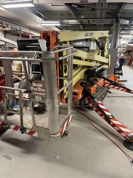 X500AJ Compact Crawler Boom Lift