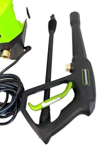 Greenworks 1800-PSI 1.2-GPM Cold Water Electric Pressure washer with 2 Spray Tips