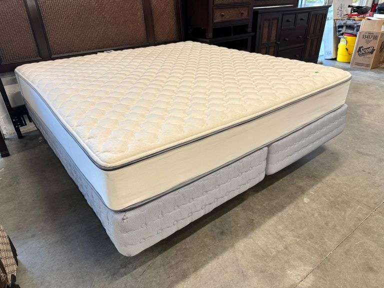 King Size Mattress & Boxspring Set by Beauty Rest - GREAT SET!