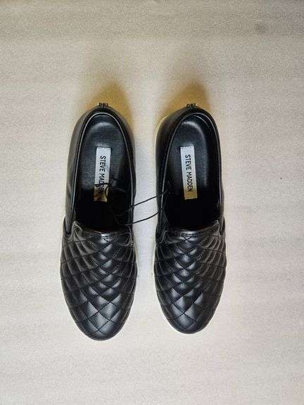New Pair STEVE MADDEN Size 6 Sneakers