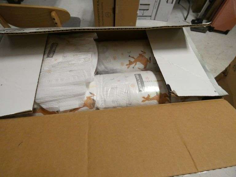 Box of KIRKLAND Diapers 27lbs +