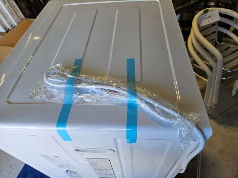 New Black & Decker BCED37 Compact Clothes Drier 3.5cu ft, 120v