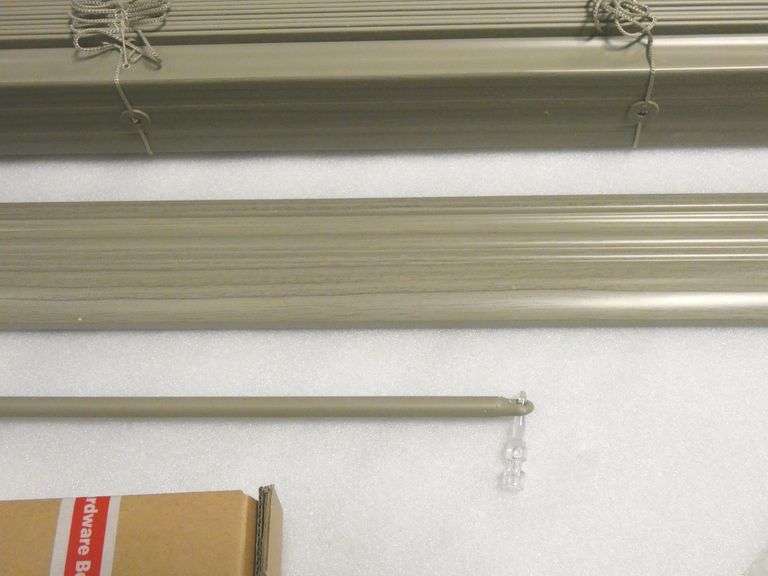 New 39"x64" 2.5"Grey Cordless Window Blind