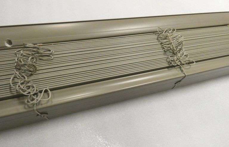 New 39"x64" 2.5"Grey Cordless Window Blind