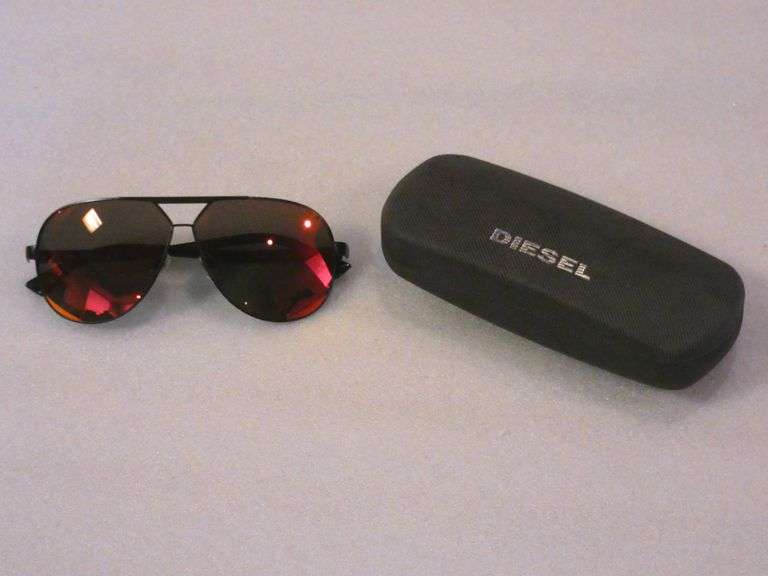 DIESEL Aviator Style Sunglasses in Hard Case