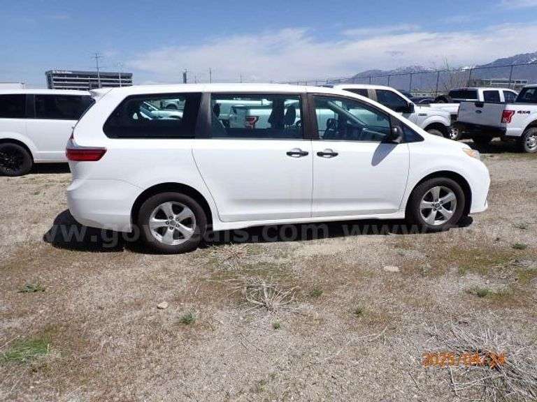  2018 TOYOTA SIENNA L 