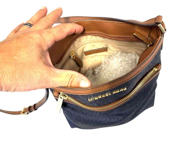 Michael Kors Kempton Crossbody Purse