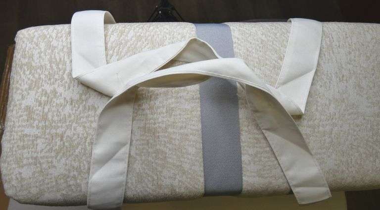 New Better Homes & Gardens Full/Queen Comforter Set