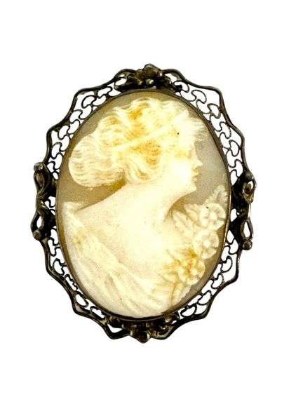 Vintage Carved Shell Cameo Brooch