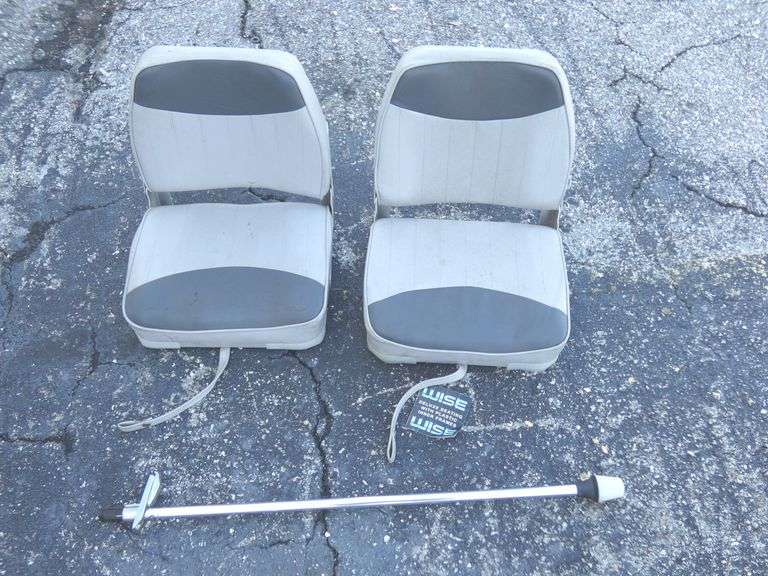 Boaters Lot - 2 WISE Seats & Marker Light