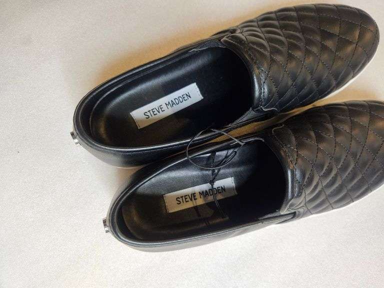 New Pair STEVE MADDEN Size 6 Sneakers