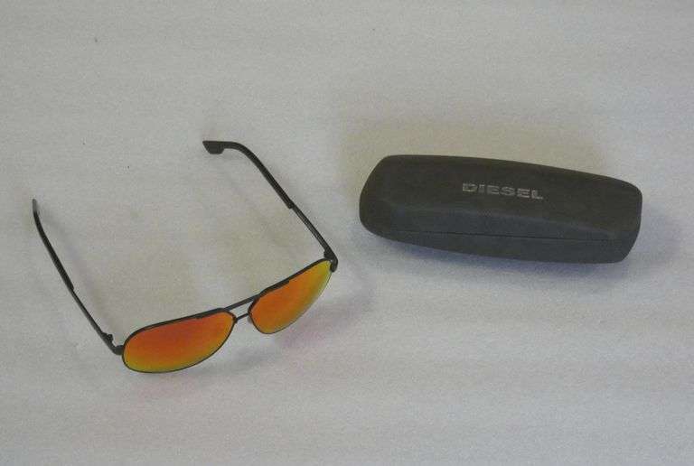 DIESEL Aviator Style Sunglasses in Hard Case