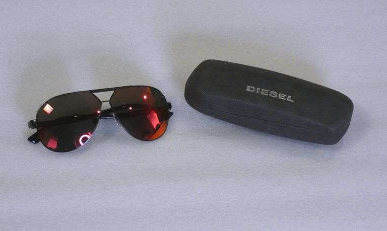 DIESEL Aviator Style Sunglasses in Hard Case