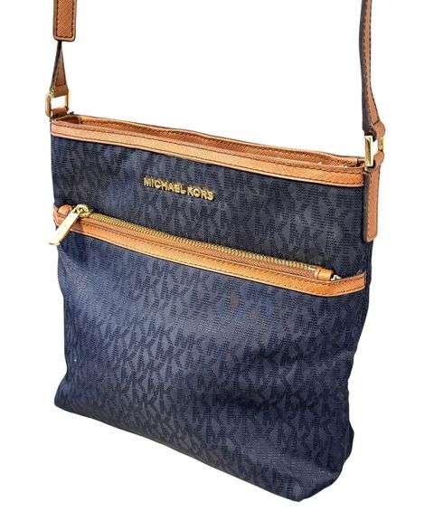 Michael Kors Kempton Crossbody Purse