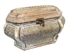 Vintage Wicker Lidded Basket Trunk