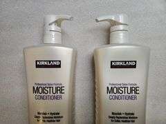 2 Pack KIRKLAND 33.8floz Moisture Conditioner