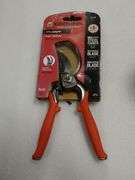 Corona X Series Branch & Stem Pruner & 100ft Expanding Hose
