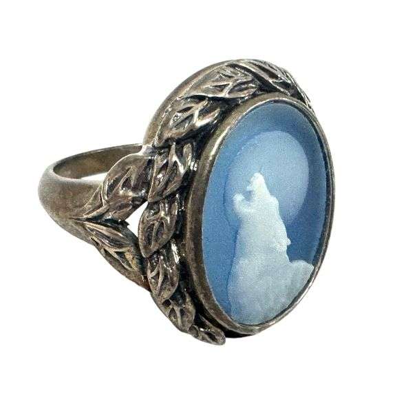 925 Wolf Cameo Ring, Size 6