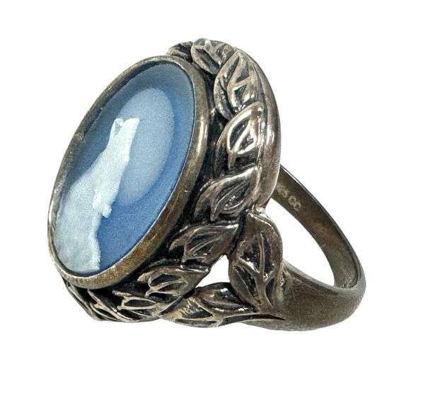 925 Wolf Cameo Ring, Size 6