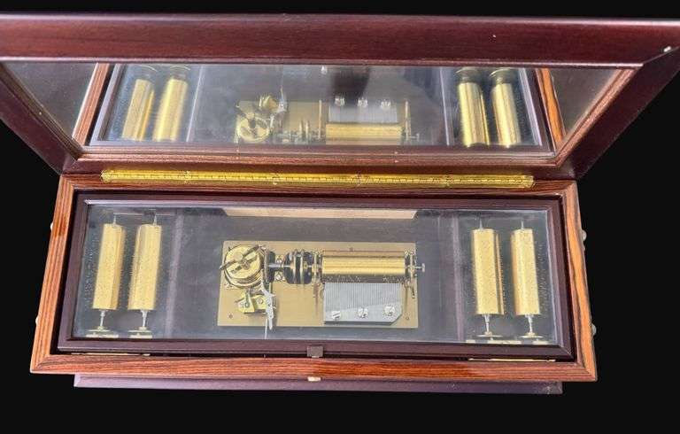 The Johann Strauss “Waltzes of Old Vienna” Music Box
