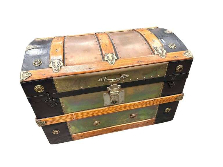 Antique Restored Steamer Trunk ( 1 of 2 )