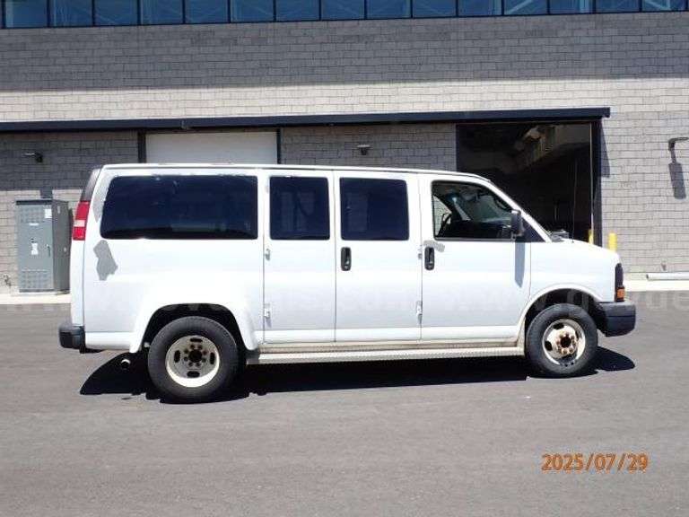 2011 CHEVROLET EXPRESS 3500 - PASSENGER