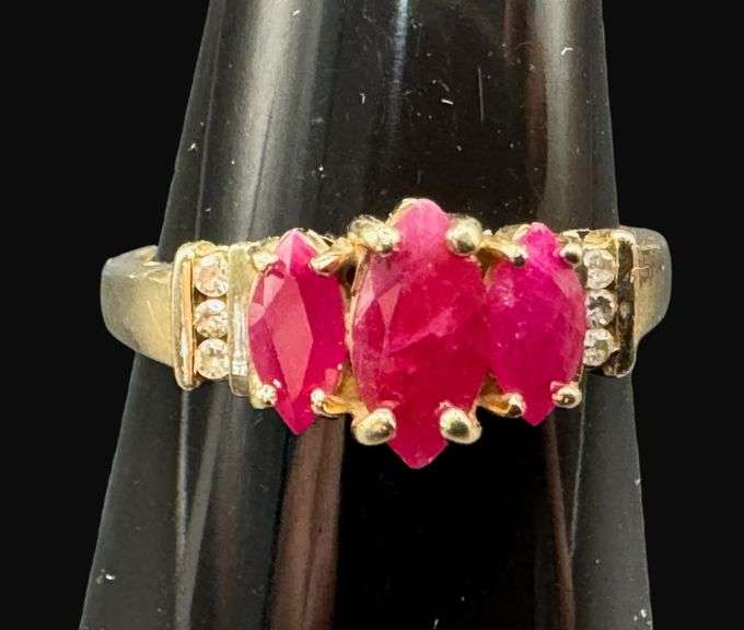 Stamped 10K Gold Stepped Ruby Ring [2.73g]