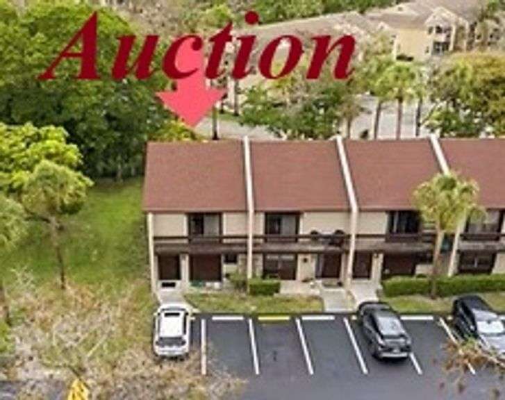 Townhome in Deerfield Beach at Auction