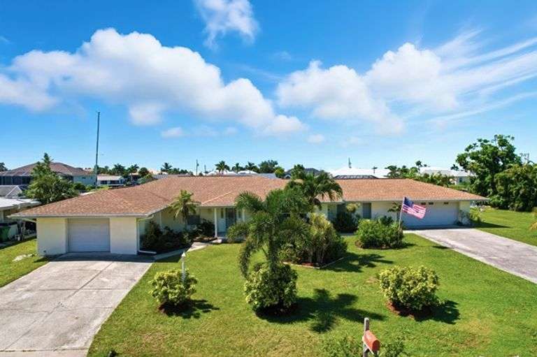 Waterfront Home on 2 lots, 2 docks and boat lift, 4 Bedrooms