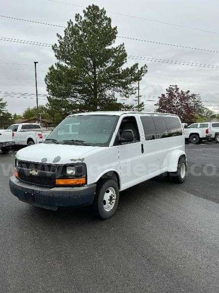 2012 CHEVROLET EXPRESS 3500 12-SEATER