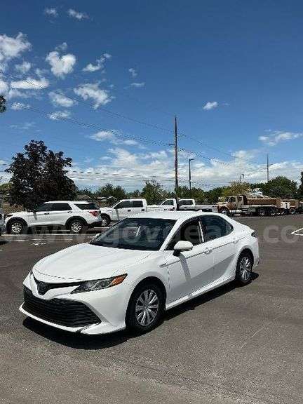 2019 TOYOTA CAMRY LE HYBRID