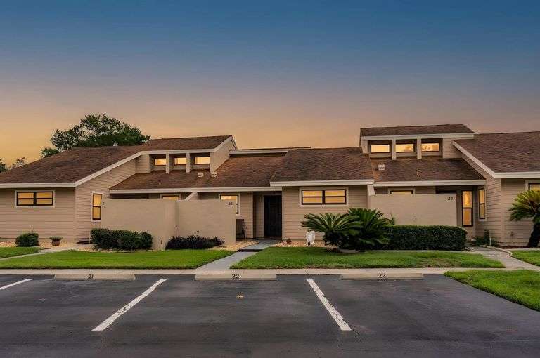 Mulberry, FL Condo Auction Fully Furnished Condo Move-In Ready Home